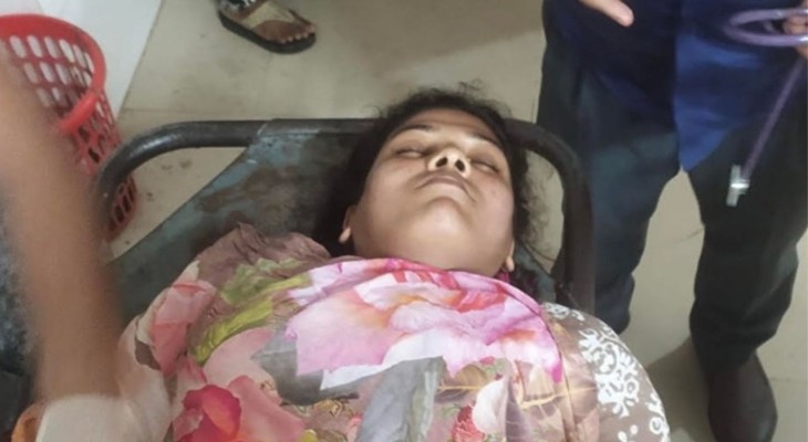 খুলনায় ছেলেকে না পেয়ে বাবাকে গুলি, লক্ষ্যভ্রষ্ট হয়ে মা গুলিবিদ্ধ